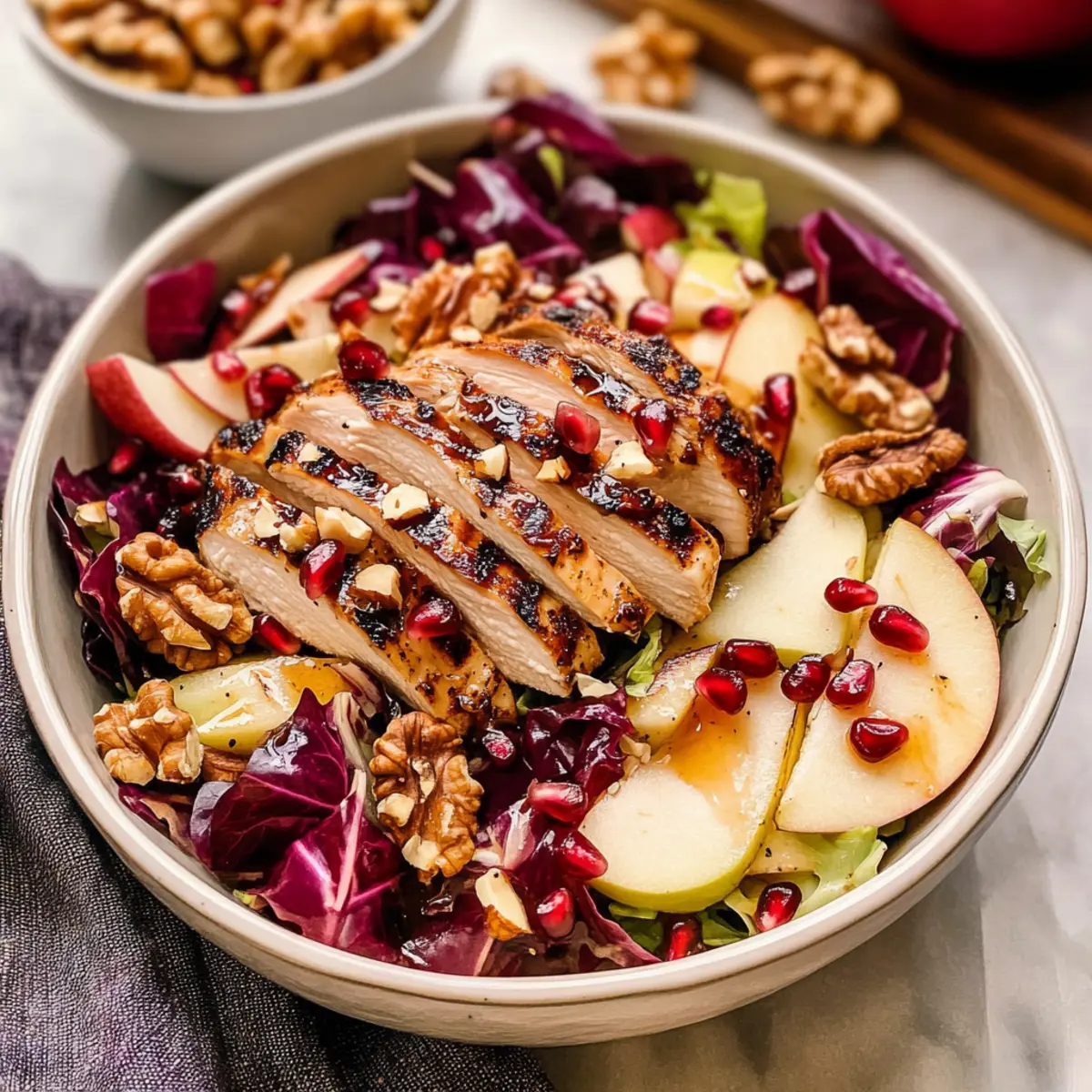 Balsamico-gegrillter Hähnchensalat mit frischen Aromen