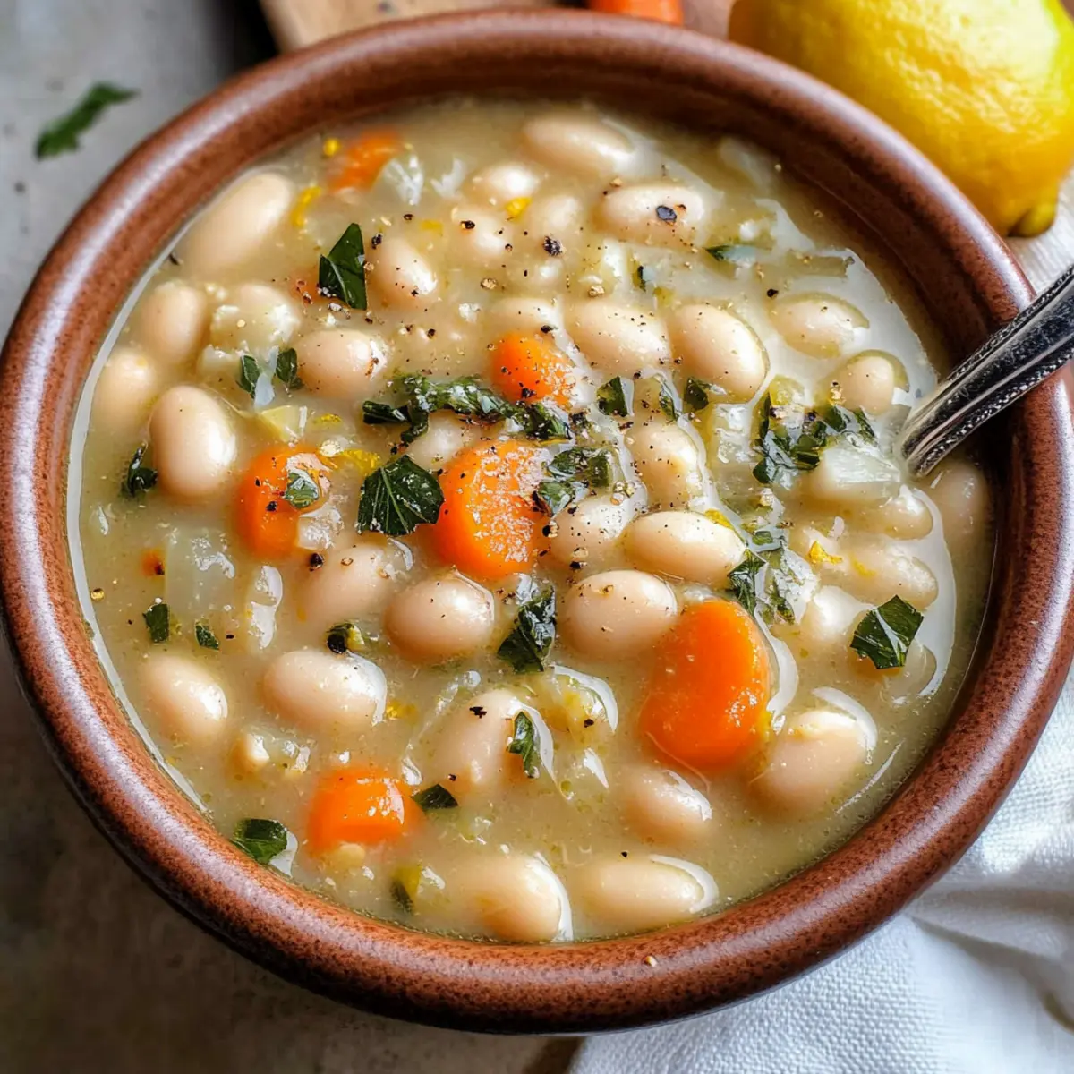 Griechische weiße Bohnensuppe mit Knoblauch und Zitrone
