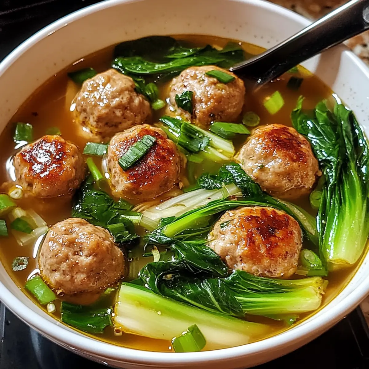 Ingwer-Hühnchen-Fleischbällchensuppe für kalte Tage