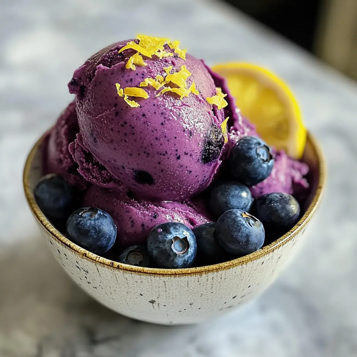 Kein Churn Heidelbeer-Zitronen-Sorbet für heiße Tage
