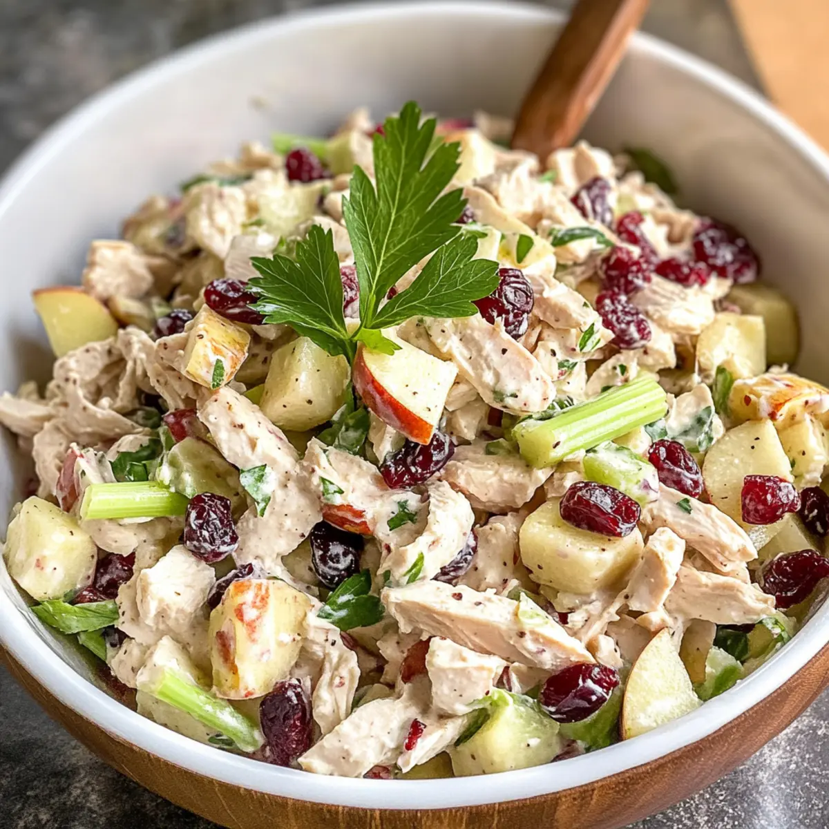Hähnchensalat mit Äpfeln – Frisch, gesund und einfach!